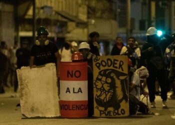 Peru: Anti-government protesters clash with police