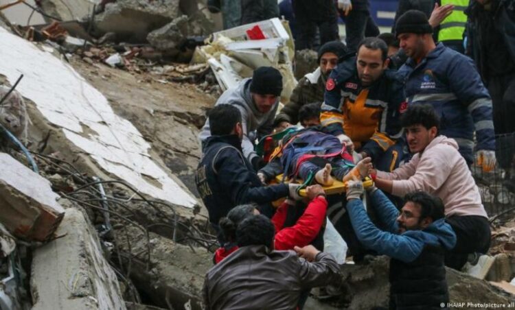اقتراب عدد القتلى من 21000 مع تضاؤل عمليات الإنقاذ في أعقاب الزلزال الذي ضرب تركيا وسوريا