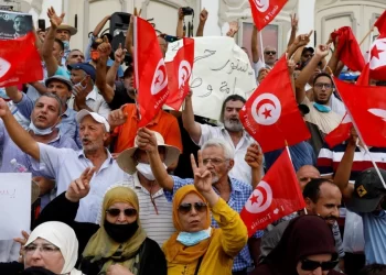 Tunisian opposition defies protest ban, rallies against president