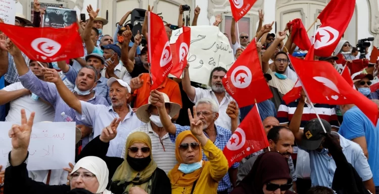 Tunisian opposition defies protest ban, rallies against president