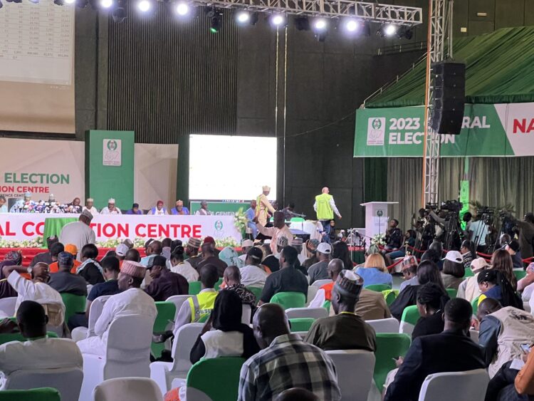 الحزب الديمقراطي الشعبي المعارض في نيجيريا يحتج على نتائج الانتخابات