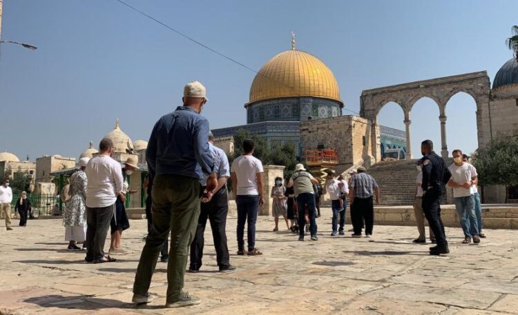 On first day of Ramadan: Dozens of Israeli settlers invade courtyards of Al-Aqsa Mosque