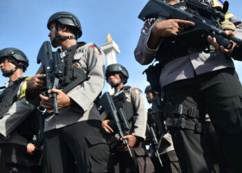 Hong Kong police detain prominent democrat while on bail