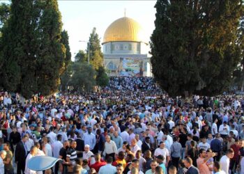 On the second Friday in Ramadan.. the occupation restricts the arrival of thousands of Palestinians from the West Bank to pray at Al-Aqsa Mosque