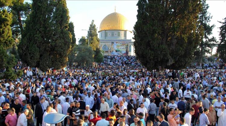 On the second Friday in Ramadan.. the occupation restricts the arrival of thousands of Palestinians from the West Bank to pray at Al-Aqsa Mosque