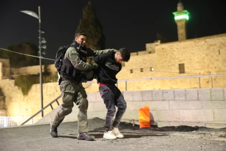 The occupation storms Al-Aqsa and arrests hundreds of worshipers, and the resistance responds with missiles