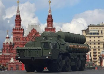 وثيقة أمريكية مسربة "مصر خطت سرا لتزويد روسيا بالصواريخ".