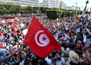 جبهة الخلاص بتونس تطالب بالإفراج عن الموقوفين السياسيين وتنفي تهمة التآمر على الدولة