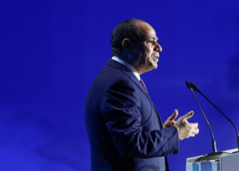 ميدل إيست مونيتور: لماذا تم إغلاق مشاريع بمليارات الدولارات ، افتتحها السيسي؟