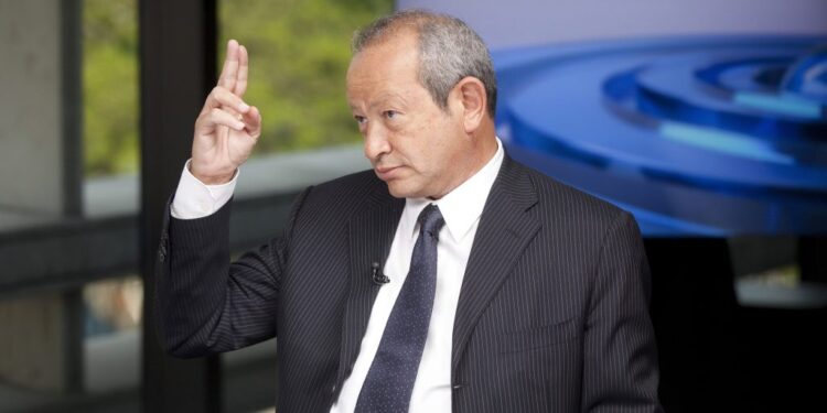 نجيب ساويرس يدافع عن قرار أخيه بنقل الاستثمارات إلى السعودية