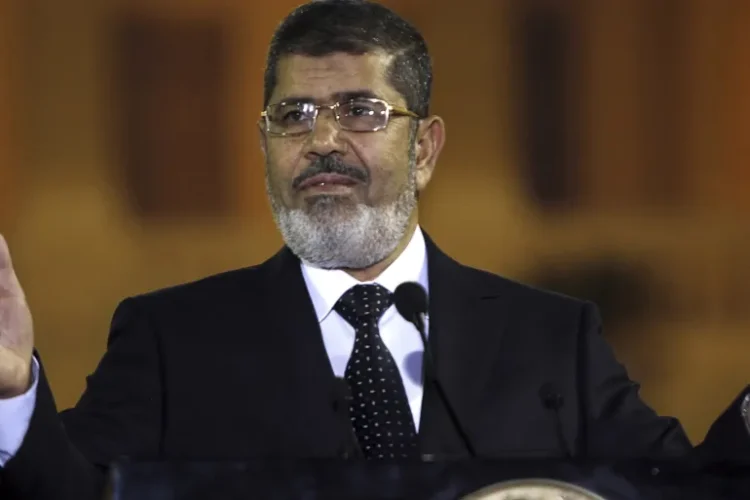 محمد مرسي.. حكاية شنق معنوي