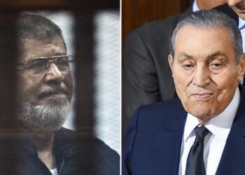 إيكونوميست: مبارك يستمتع بتقاعده بعد 30 سنة من الديكتاتورية.. ومرسي الديمقراطي يموت سجينا